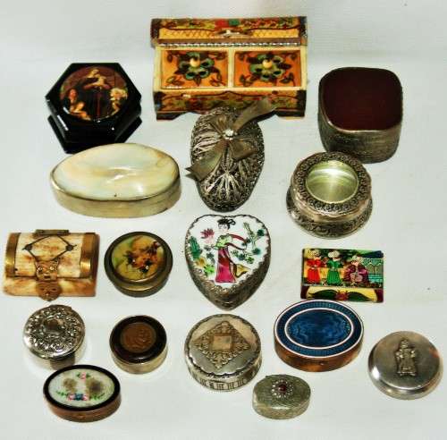 *TRINKETS*LARGE LOT OF OLD TRINKET CONTAINERS !