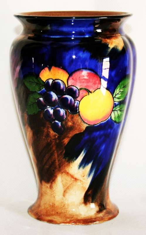 *H&K TUNSTALL*A VERY BEAUTIFUL HAND PAINTED H&K TUNSTALL AUTUMN PORCELAIN VASE