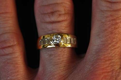 *R38 600.00* 0.89 CT OF SPARKLY DIAMONDS SET IN 18 CT YELLOW GOLD RING WITH VALUATION CERTIFICATE