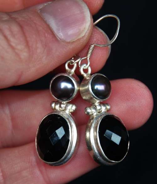 *EARRINGS*BEAUTIFUL PAIR OF STERLING SILVER, PURPLE PEARLS & FACETED ROSE CUT ONYX GEMS
