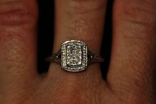 *RING*ELEGANT STERLING SILVER RING SET WITH TINY DIAMONDS