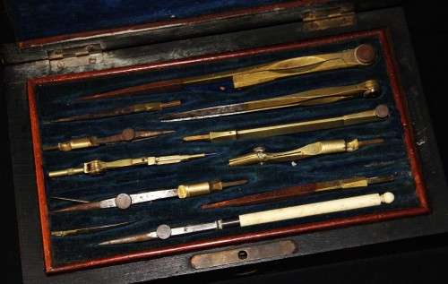 *DRAUGHTSMAN*ANTIQUE DRAUGTSMAN DRAWING SET OF TOOLS IN ORIGINAL BOX - VALUE R2850