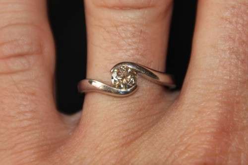 *DIAMOND*WOW!!!! VERY HIGH QUALITY/GRADE DIAMOND SET IN 18 CT WHITE GOLD - VALUTAION R39 800.00