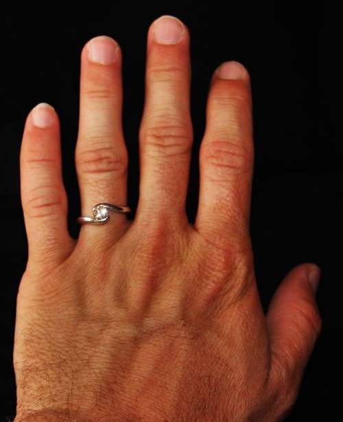*DIAMOND*WOW!!!! VERY HIGH QUALITY/GRADE DIAMOND SET IN 18 CT WHITE GOLD - VALUTAION R39 800.00