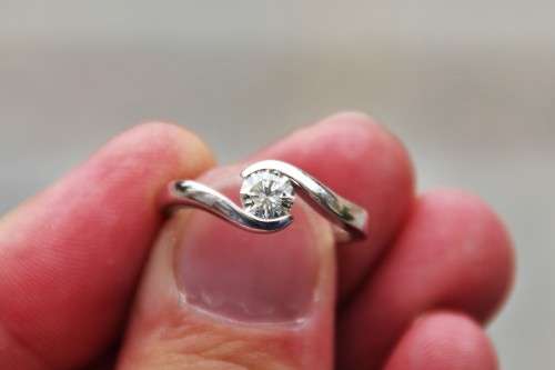 *DIAMOND*WOW!!!! VERY HIGH QUALITY/GRADE DIAMOND SET IN 18 CT WHITE GOLD - VALUTAION R39 800.00