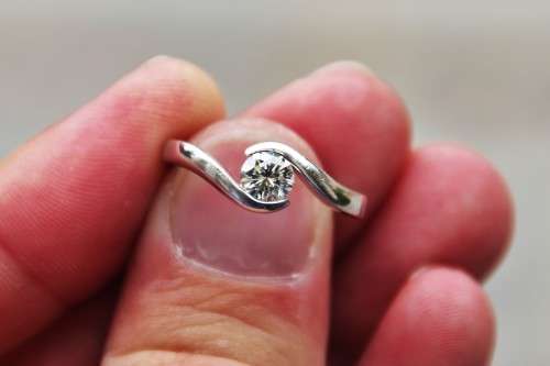 *DIAMOND*WOW!!!! VERY HIGH QUALITY/GRADE DIAMOND SET IN 18 CT WHITE GOLD - VALUTAION R39 800.00