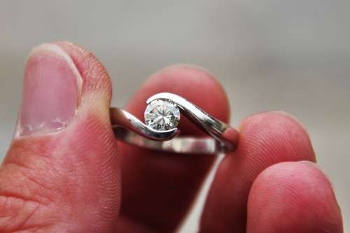 *DIAMOND*WOW!!!! VERY HIGH QUALITY/GRADE DIAMOND SET IN 18 CT WHITE GOLD - VALUTAION R39 800.00
