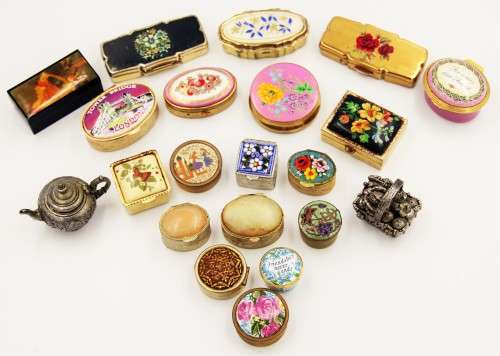 *PILLS*LARGE COLLECTION OF 21 VINTAGE PILL CONTAINERS INCLUDING MICO MOSAIC !