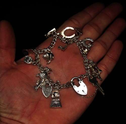 *CHARMS*WOW !HALLMARK STERLING SILVER CHARMS BRACELET WITH HEART PADLOCK CLASP !