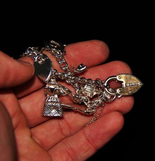 *CHARMS*WOW !HALLMARK STERLING SILVER CHARMS BRACELET WITH HEART PADLOCK CLASP !