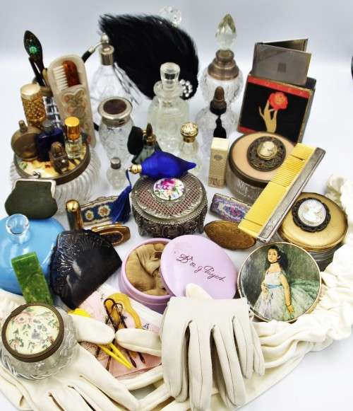 *LADIES*WOW! VERY LARGE LOT OF VINTAGE LADIES DRESSER ITEMS !!! LOOK !!! ONE BID FOR ALL !!!
