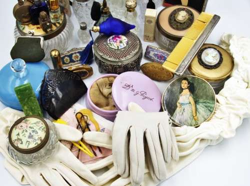*LADIES*WOW! VERY LARGE LOT OF VINTAGE LADIES DRESSER ITEMS !!! LOOK !!! ONE BID FOR ALL !!!