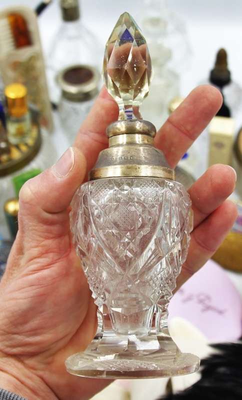 *LADIES*WOW! VERY LARGE LOT OF VINTAGE LADIES DRESSER ITEMS !!! LOOK !!! ONE BID FOR ALL !!!