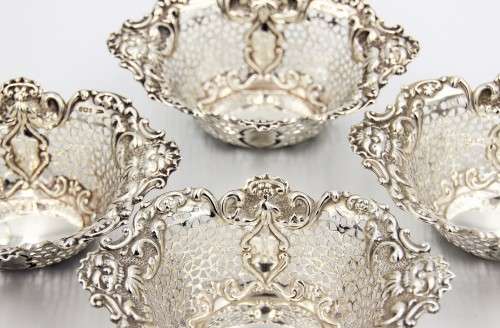 *SILVER*WOW LOT OF FOUR MATCHING HALLMARK SILVER PIERCED BON BON DISHES BY WALKER & HALL-HIGH VALUE