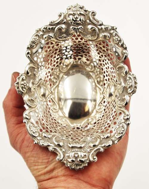 *SILVER*WOW LOT OF FOUR MATCHING HALLMARK SILVER PIERCED BON BON DISHES BY WALKER & HALL-HIGH VALUE