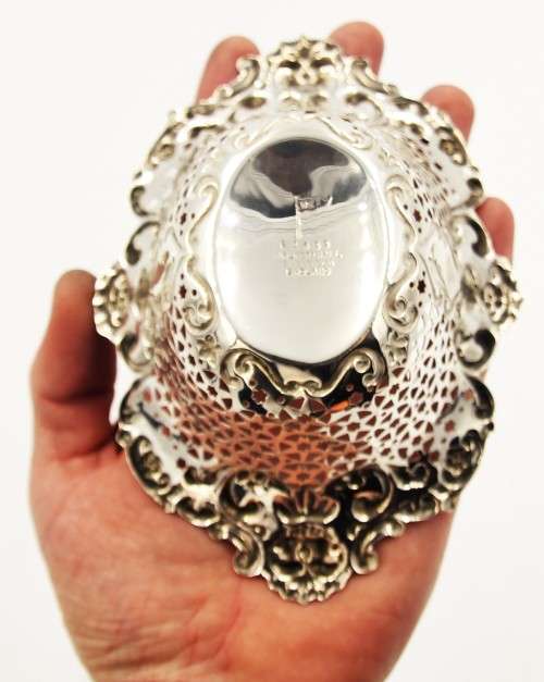 *SILVER*WOW LOT OF FOUR MATCHING HALLMARK SILVER PIERCED BON BON DISHES BY WALKER & HALL-HIGH VALUE