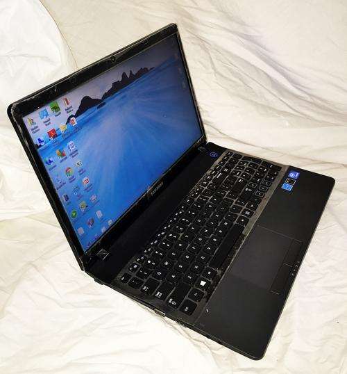ALMOST MINT ! SAMSUNG E SERIES LAPTOP ! SUPER! SUPER CONDITION !DONT MISS OUT !