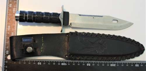 'Rambo" type hunting knife