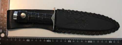 'Rambo" type hunting knife