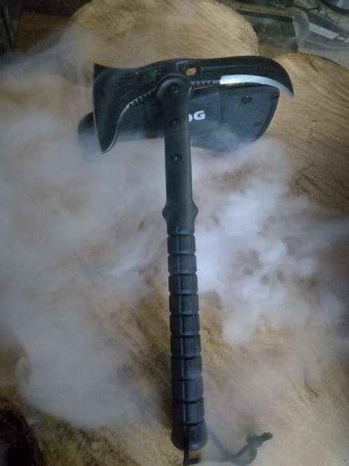TOMAHAWK AXE