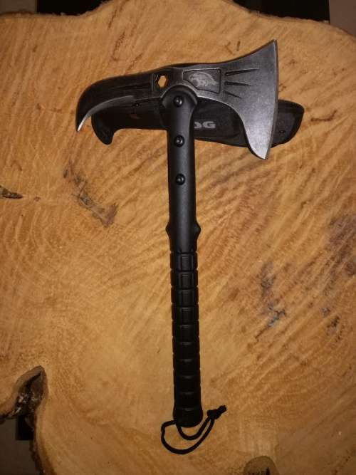 TOMAHAWK AXE
