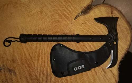 TOMAHAWK AXE