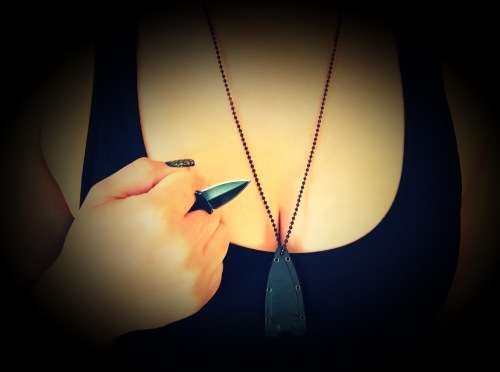 Self defense necklace knife