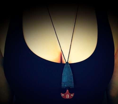 Self defense necklace knife