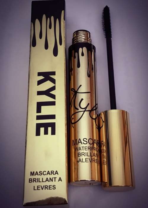 BLACK WATERPROOF MASCARA
