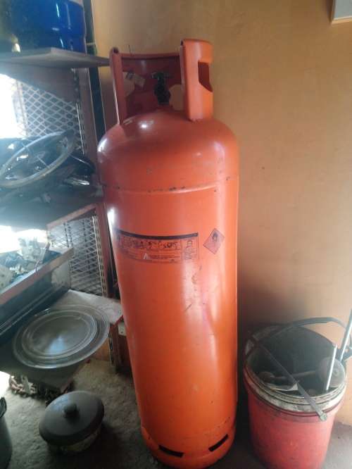 Gas cylinder