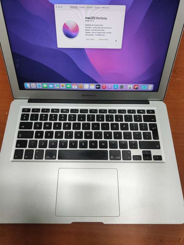 Macbook Air - 13 inch, 2017 - Intel i5 - 8GB Ram - 256GB SSD