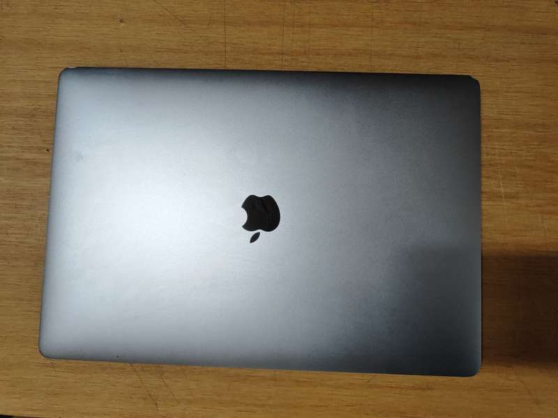 MacBook Pro Retina 15 inch - Core i7 - 16GB RAM - 512GB SSD