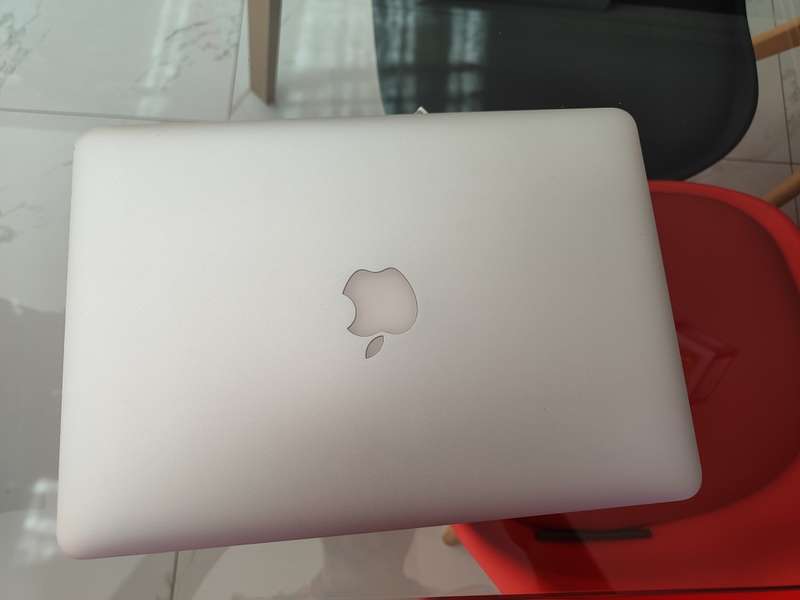 Macbook Pro Retina 13 inch Prestine Condition - Core i5 - 8GB Ram - 256GB SSD