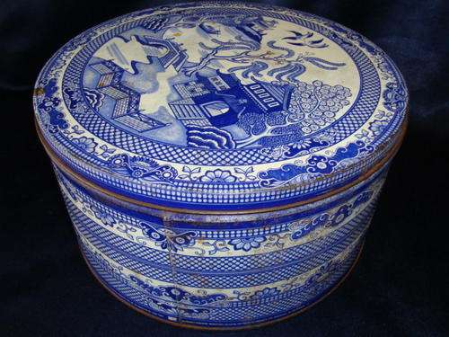 LARGE WILLOW PATTERN BAUMANN'S BISCUIT TIN