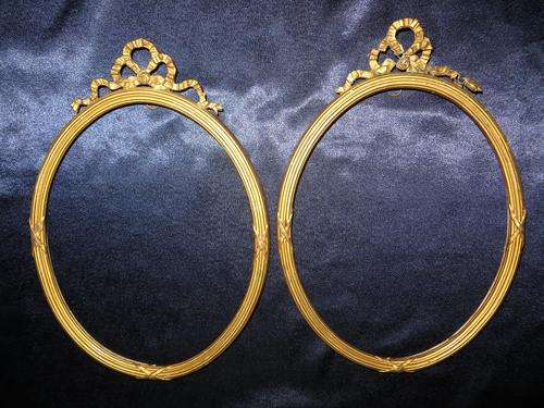 PAIR OF EXQUISITE VINTAGE RIBBON BOW WOODEN FRAMES