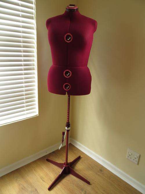 DIANA ADJUSTABLE DRESSMAKERS DUMMY/DOLL (SIZE C 22-26) LARGE