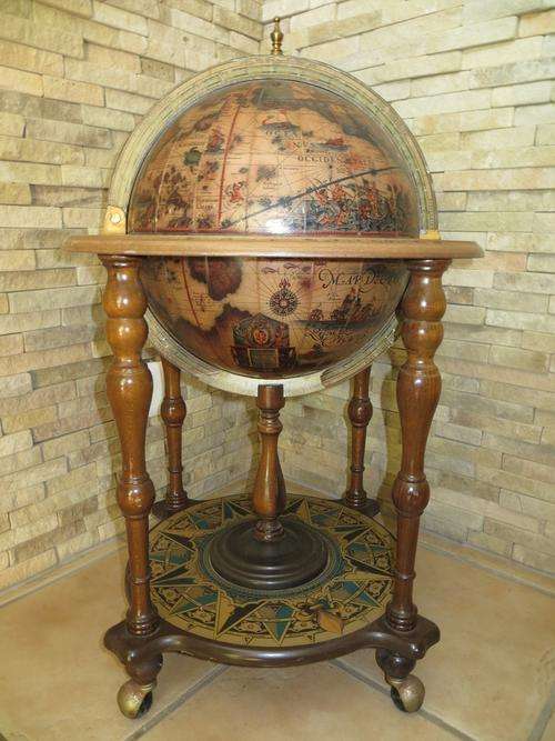 Antique Reproduction Sixteenth-Century Italian Old World Swivel Globe Bar