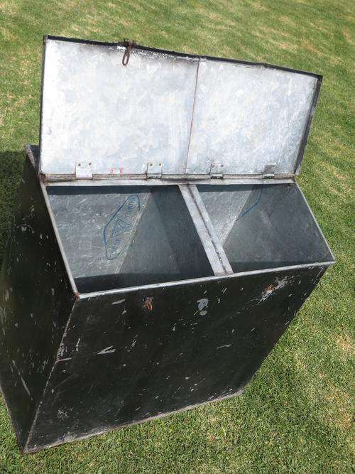 LARGE VINTAGE KITCHEN GRAIN/FLOUR BIN....STUNNING FOR YOUR VINTAGE KITCHEN OR RESTORATION PIECE!