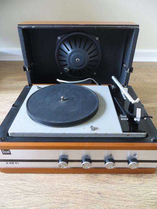 VINTAGE DUAL PORTABLE RECORD PLAYER BRIEFCASE MODEL H410V1