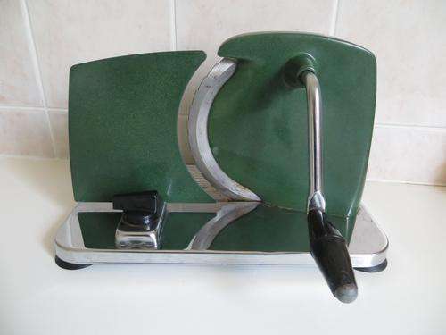 GREEN RETRO STAINLESS STEEL PINEWARE BREAD SLICER