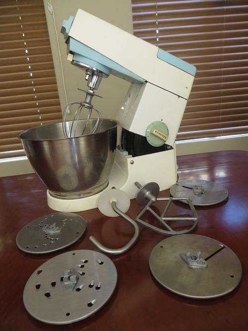 KENWOOD CHEF A701A LIGHT BLUE/WHITE CAKE/FOOD MIXER...EXCELLENT WORKING CONDITION.