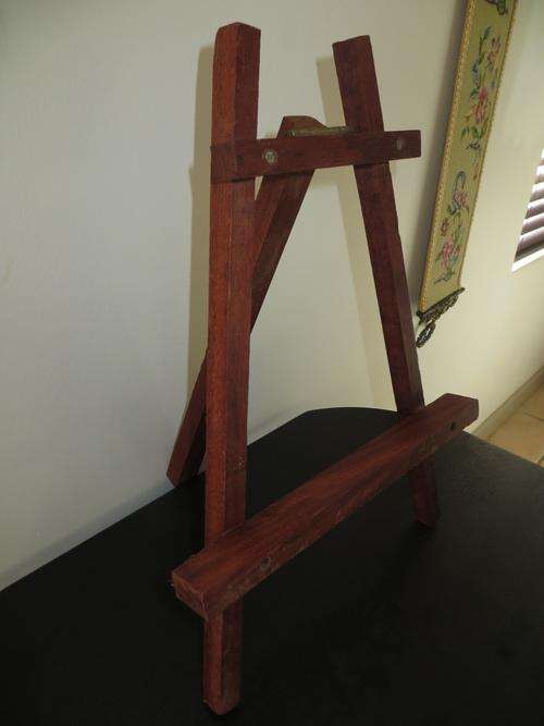 LOVELY OLD TABLETOP DISPLAY WOODEN EASEL WITH FOLDING REAR LEG