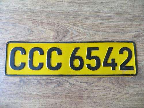 OLD YELLOW STEEL CAR NUMBER LICENSE PLATE...NICE PETROLEUM COLLECTION PIECE!