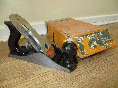 Stanley Smoothing Plane no.4...Like new condition still in original box!