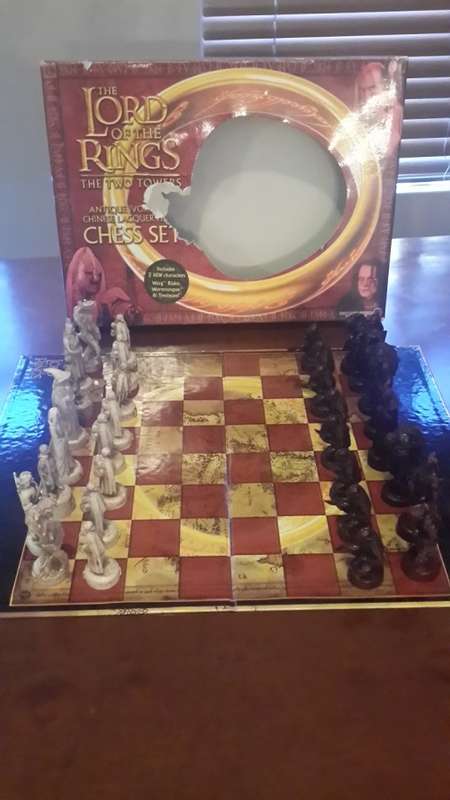 The Lord Of The Rings Two Towers Chess set