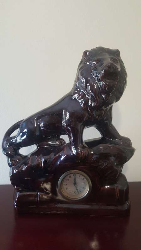 VINTAGE RARE CERAMIC GERMAN LION MANTEL CLOCK (Made in Germany)
