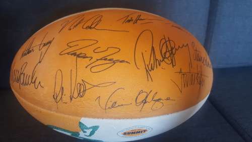 AUSTRALIA - ORIGINAL WALLABIES SIGNED BY TEAM TEST AUTOGRAPH BALL