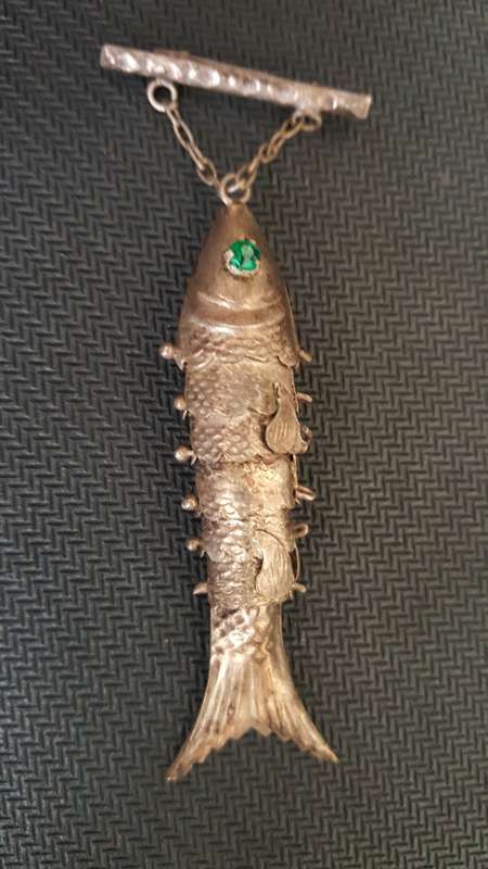 Vintage ARTICULATED FISH Pin/Brooch (Made in Hong Kong)