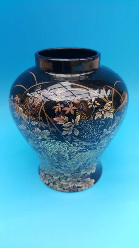 Black/Gold Shibata Japan Chrysanthemum Pattern Floral/dragonfly Porcelain Vase