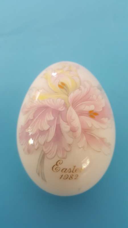 Noritake Limited Edition 1982 Bone China Easter Egg